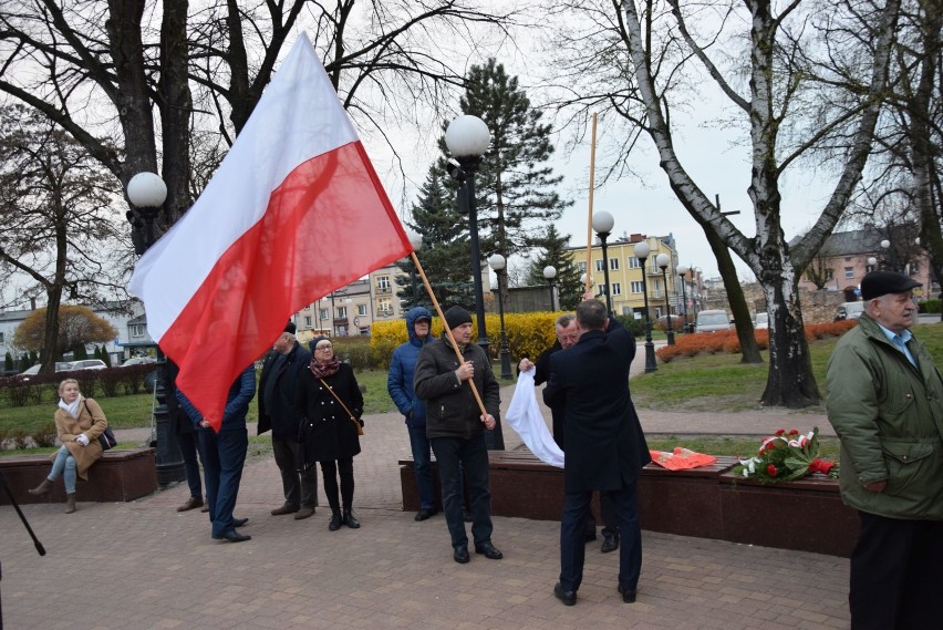 Uroczystość upamiętniająca ofiary katastrofy smoleńskiej w Wieluniu [ZDJĘCIA]