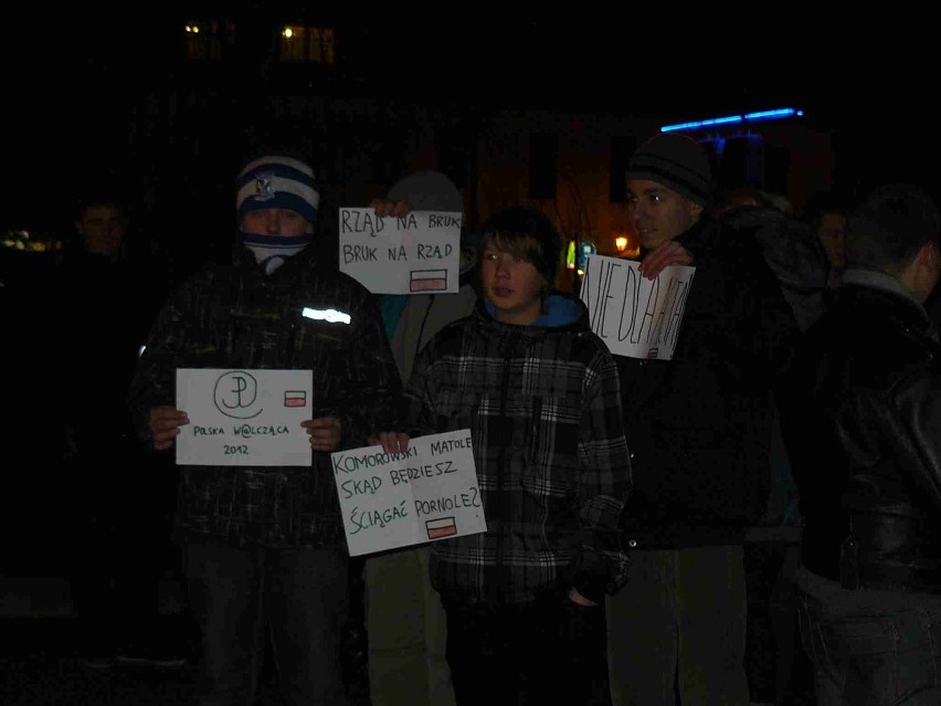 Krotoszyn - Młodzi demonstrowali na Rynku przeciw A.C.T.A.