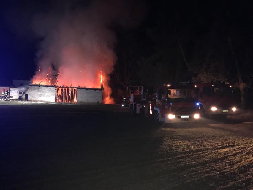 Przyłęk: Groźny pożar stodoły w poniedziałkowy wieczór