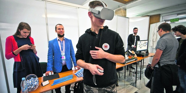 Przedstawiciele firmy Virtual Reality Solutions przekonywali, że wirtualna rzeczywistość to przyszłość szkoleniowa.