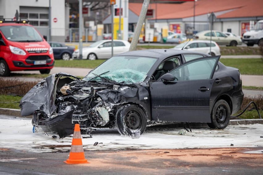 Raport KE: 4 tys. mniej osób straciło życie na drogach...