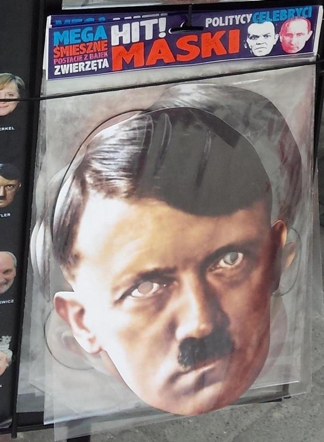 Kontrowersyjne pamiątki można przywieźć z Karpacza i Szklarskiej Poręby. Na tamtejszych stoiskach z pamiątkami pojawiły się maski z podobizną Adolfa Hitlera.
