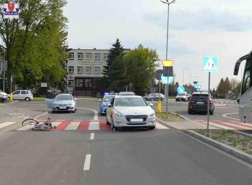 Zamość. Na oznakowanym przejeździe dla rowerów 57-latek potrącił cyklistkę. Kobieta trafiła do szpitala 