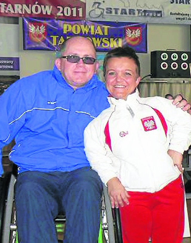 Andrzej Ziembowski od lat wspiera sport osób niepełnosprawnych (na zdjęciu z Justyną Kozdryk, mistrzynią Polski w podnoszeniu ciężarów).