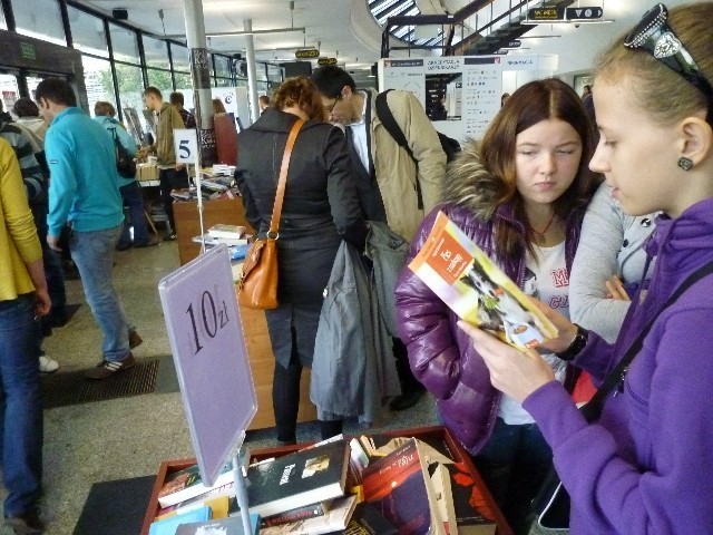 Targi Książki 2011 w Katowicach: Setki czytelników w Spodku [ZDJĘCIA]