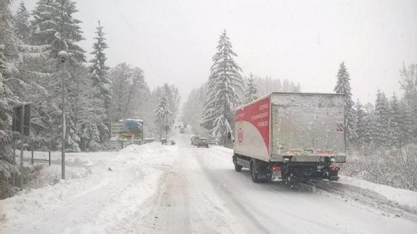 Śląskie: I znów paraliż drogowy? Atak zimy trwa [AKTUALZACJA]