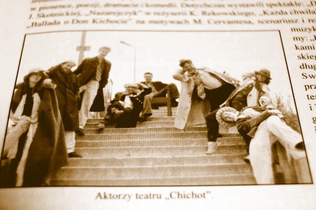 W latach dziewięćdziesiątych XX w.  informacja o teatrze Chichot znalazła się w rumskim informatorze