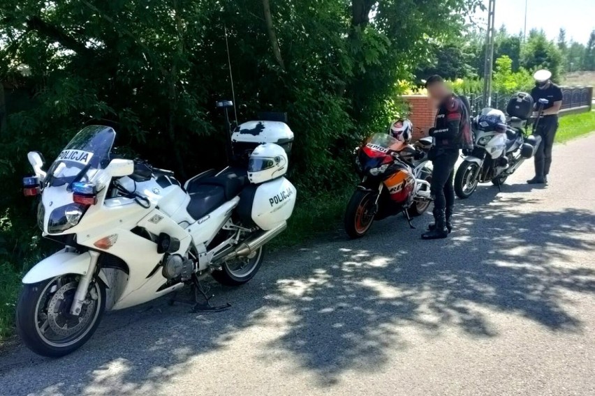 Motocykliści zatrzymani na drogach powiatu piotrkowskiego
