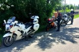 Motocykliści zatrzymani na drogach powiatu piotrkowskiego. Jeden miał zaklejoną tablicę rejestracyjną