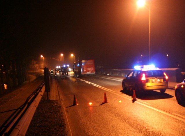 Do zdarzenia doszło w środę (26.02) w Lubieniu Kujawskim. W wyniku czołowego zderzenia samochodu osobowego marki volkswagen z autobusem PKS dwie osoby poniosły śmierć.

Tragiczny wypadek w Lubieniu Kujawskim