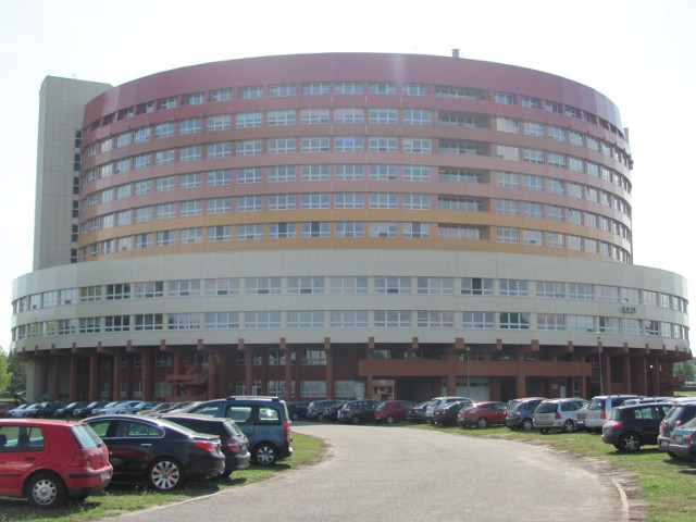 Szpital w Kaliszu rezygnuje z opłat za parking dla pracowników