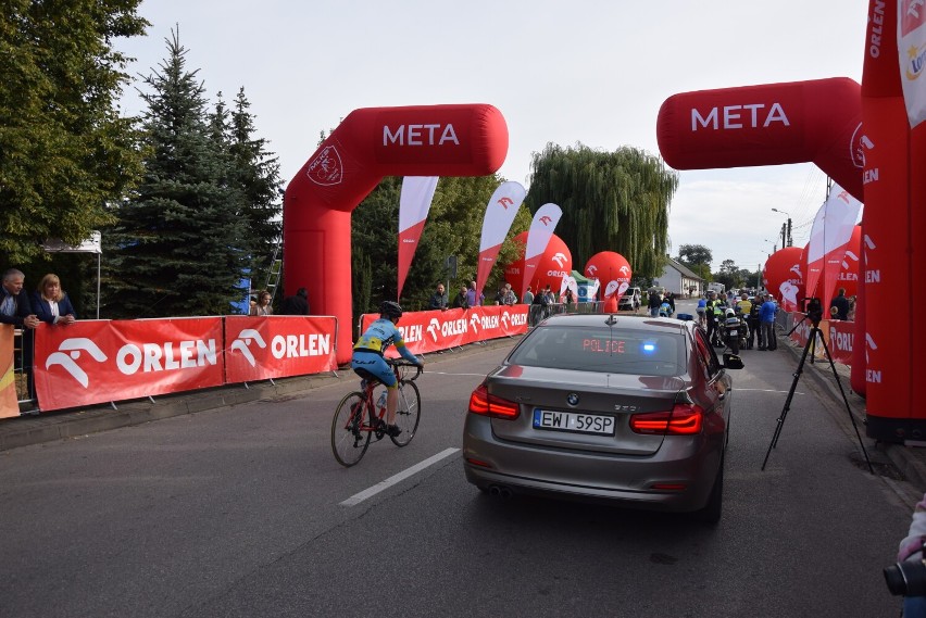 Orlen Puchar Ziemi Wieluńskiej. 400 kolarzy bierze udział w wyścigu ulicami powiatu