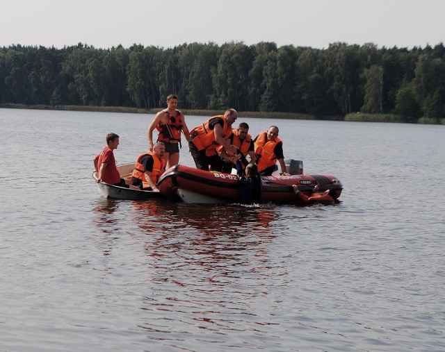 Ćwiczenia w Pamiątkowie odbyły się z udziałem ratowników WOPR i strażaków z PSP Szamotuły oraz OSP Przecław