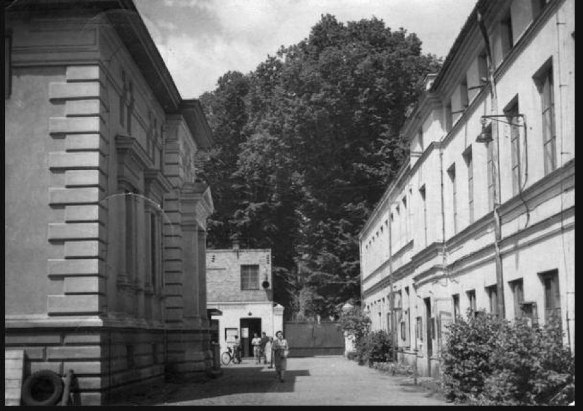 Tak wyglądał Tomaszów Mazowiecki w czasach PRL. Wiele się zmieniło! [STARE FOTOGRAFIE]