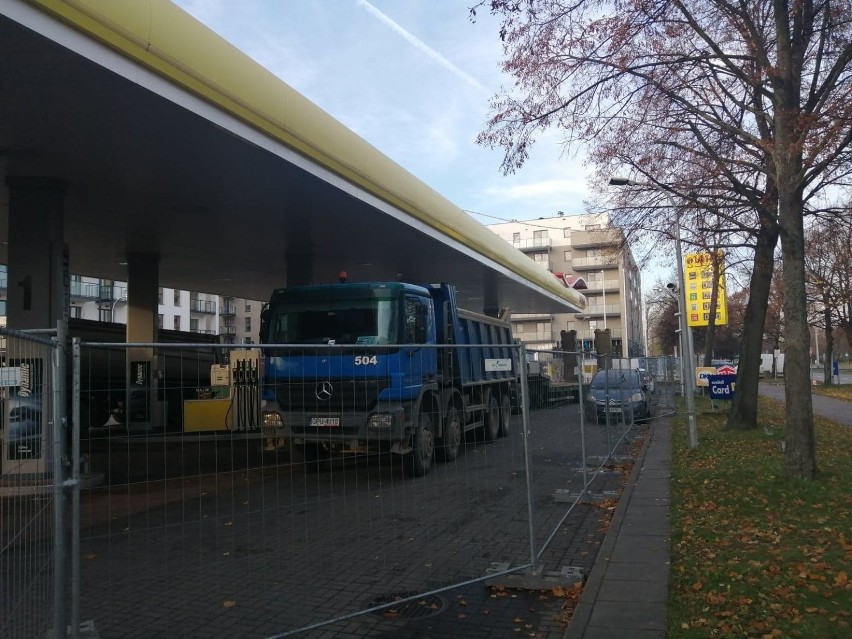 Blokada stacji Lotos na ul. Hallera w Gdańsku. Robyg wypowiedział umowę najmu i twierdzi, że Lotos zajmuje teren bezprawnie 