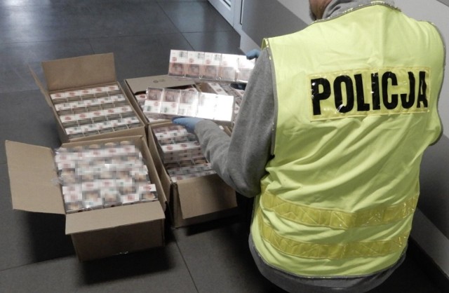 Ponad 220 tys. sztuk nielegalnych papierosów nie trafi na rynek po akcji włocławskich policjantów