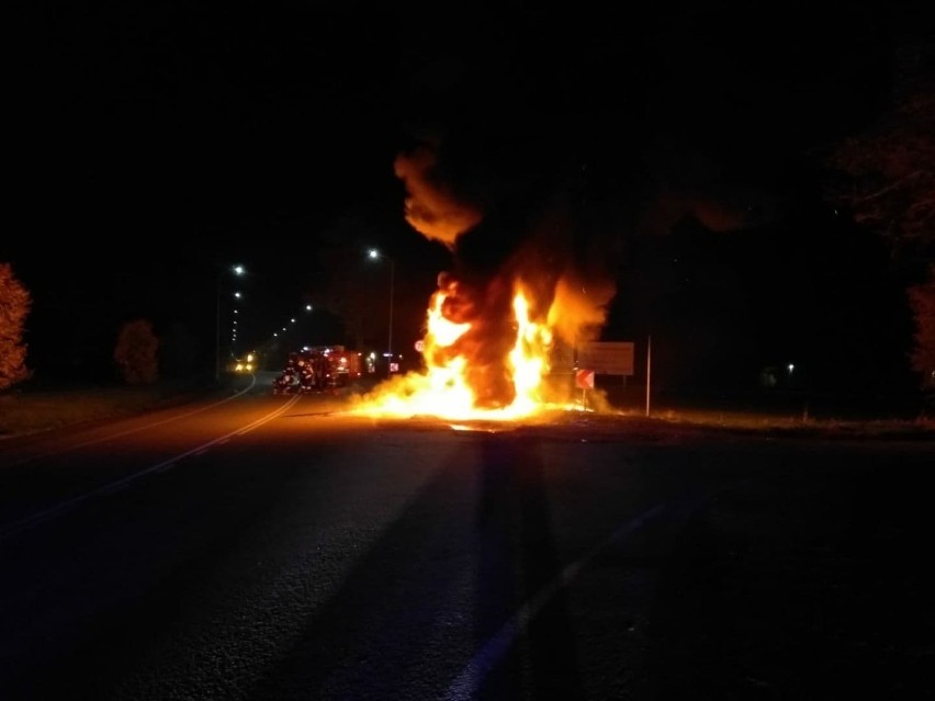 Pożar samochodu dostawczego na DW216 w Rekowie Górnym - 26.10.2020