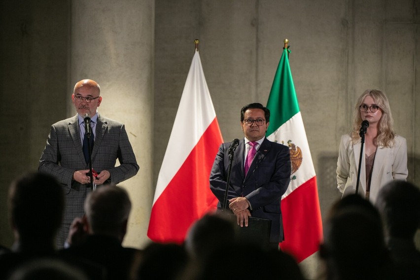 Ambasador Meksyku Juan Sandoval Mendiolea: "Nasze kraje łączy przyjaźń". Wystawa o wspólnej drodze Polski i Meksyku została otwarta!