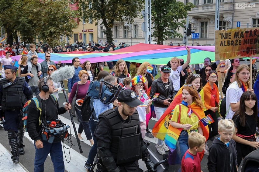 Drugi Marsz Równości w Szczecinie. Ulicami miasta szło kilka tysięcy osób [ZDJĘCIA, WIDEO] 