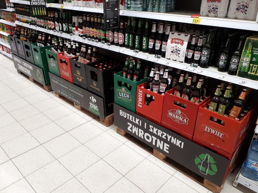 Carrefour w Warszawie otworzył punkt skupu butelek. W ramach kaucji otrzymasz bon na zakupy