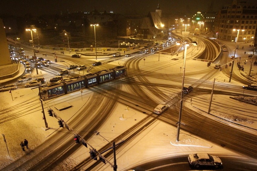 Wrocław znów zaśnieżony. Zima wróciła! (ZDJĘCIA, FILM)
