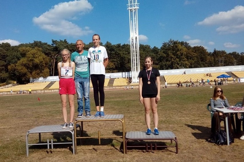 Lekkoatleci z SP w Krajence na Międzywojewódzkich Mistrzostwach Młodzików z medalami