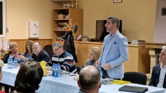 Konferencja Koalicji Obywatelskiej w Rozmierce. W trakcie spotkania zaprezentowano kandydatów do rad oraz kandydata na burmistrza Strzelec Opolskich.