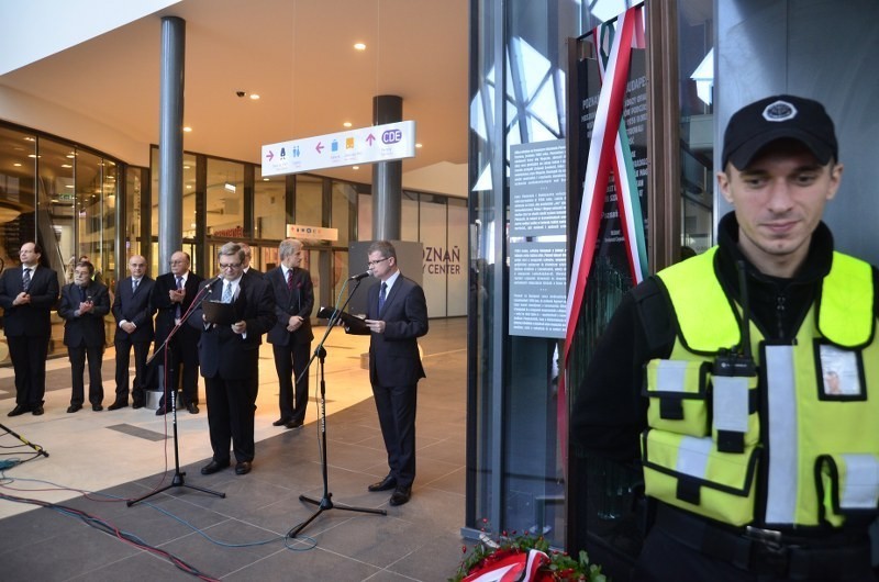 Poznań City Center - odsłonięto pomnik upamiętniający pomoc...