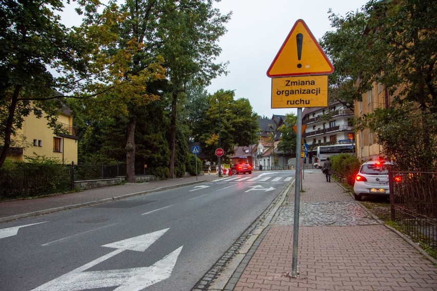 Zakopane. Zmiana organizacji ruchu w mieście. Tworzą się korki, niektórzy kierowcy się gubią