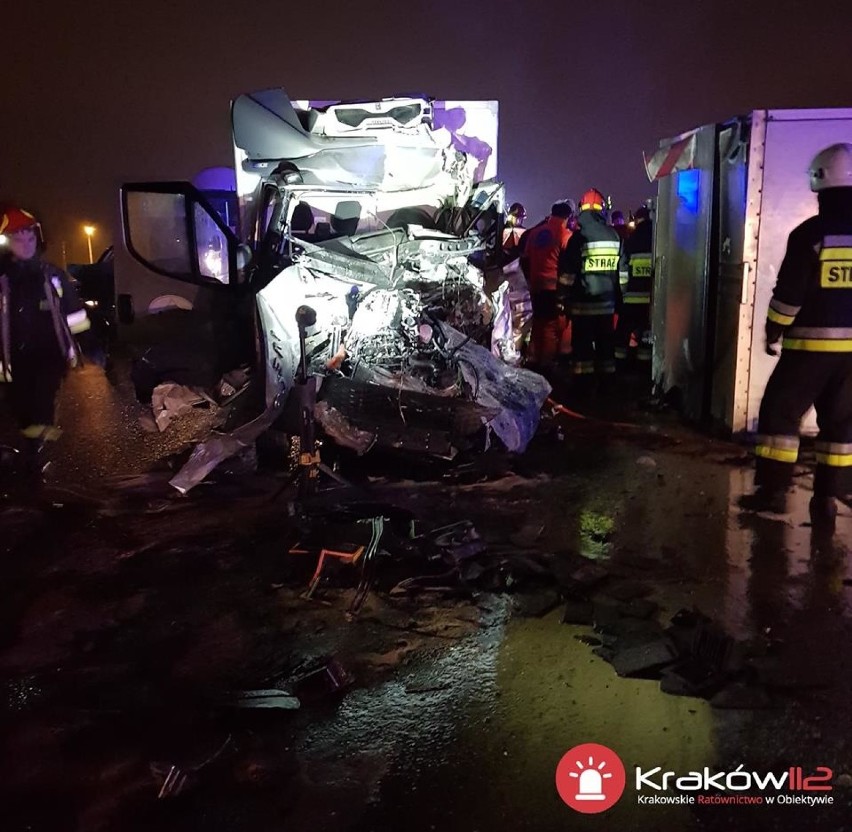 Karambol na autostradowej obwodnicy Krakowa. Nie żyje jedna osoba