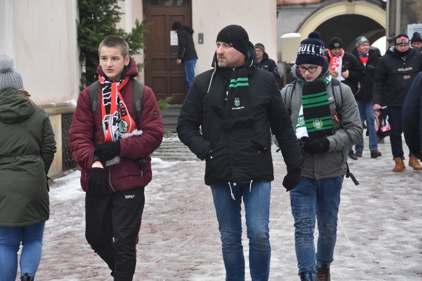 Pielgrzymka kibiców na Jasną Górę 2019. Kibice z całej Polski przyjechali do Częstochowy ZDJĘCIA