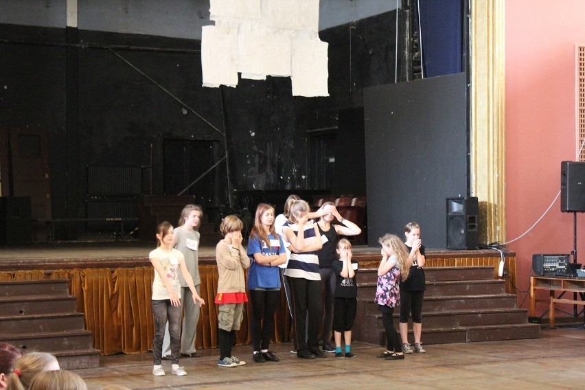 Lato w teatrze: Rozpoczęły się warsztaty teatralne w Żuławskim Ośrodku Kultury [ZDJĘCIA]