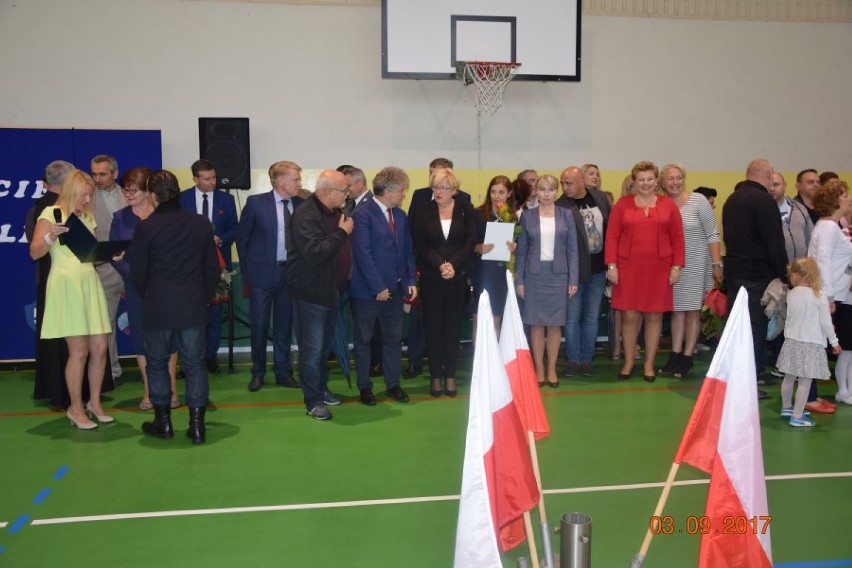 Rozpoczęcie roku w SP nr 5. Krzysztof Wetta przejmuje obowiązki dyrektora szkoły ZDJĘCIA