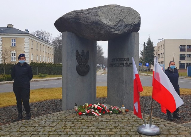 Narodowy Dzień Pamięci „Żołnierzy Wyklętych. Złożono kwiaty pod pomnikiem