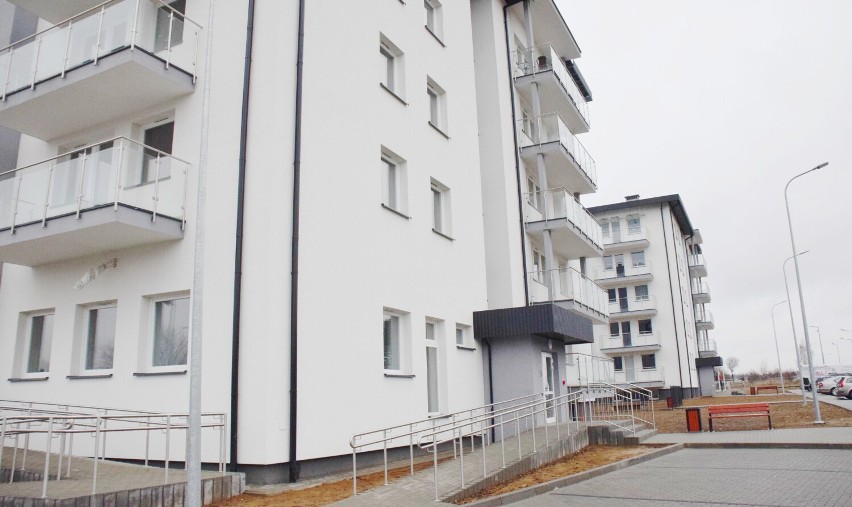 Inwestycja mieszkaniowa TBS w Krośnie za 17,5 miliona złotych. Oddano do użytku trzy nowe bloki przy ul. Składowej [ZDJĘCIA]