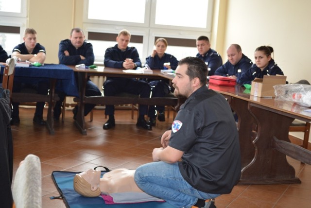 Policja w Chodzieży odbyła szkolenie z pierwszej pomocy [FOTO]