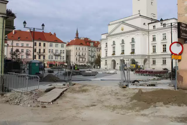 Remont Głównego Rynku w Kaliszu znów się przeciągnął. Prace mają zakończyć się pod koniec listopada