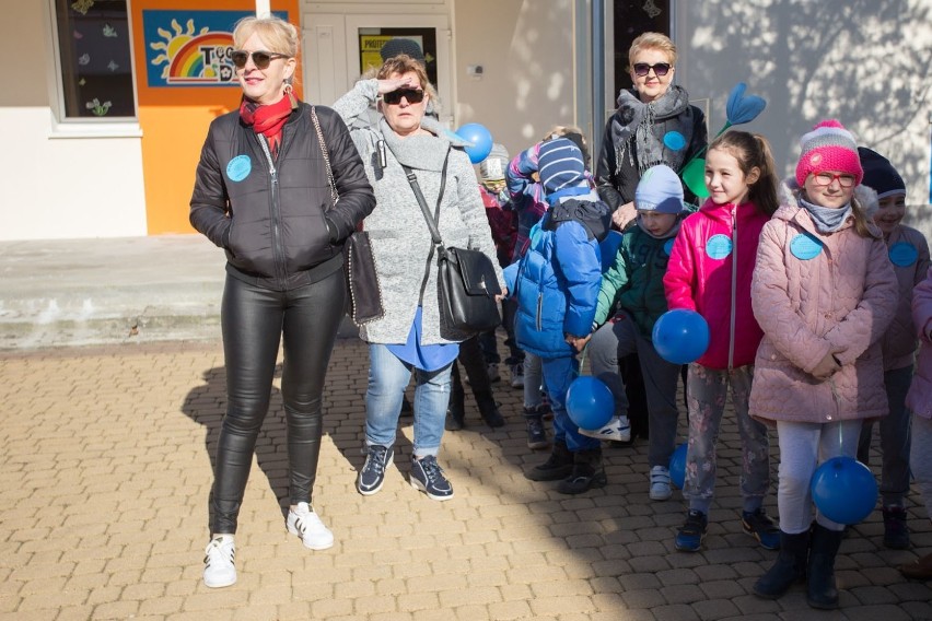 Marsz Błękitny zorganizowany przez przedszkole Tęczowa Dolina