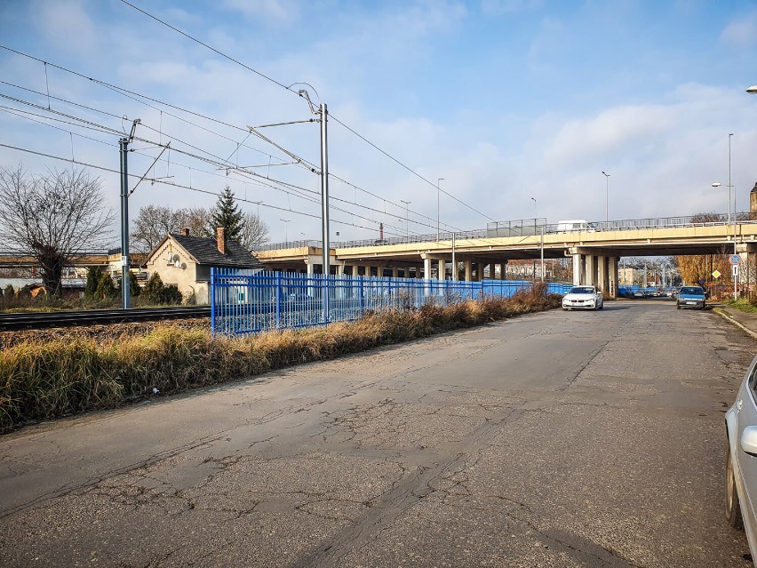 Płot wzdłłuż Tamy Kolejowej i Towarowej w Lesznie