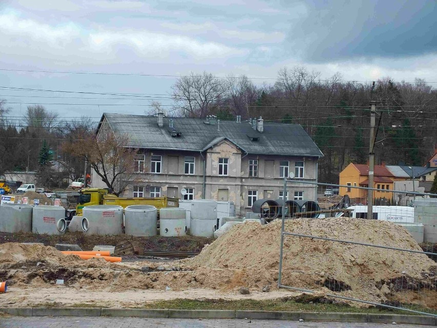 Trwa budowa wiaduktu nad torami w Starachowicach. Jak idą prace? Zobacz zdjęcia