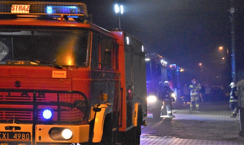 W Jawiszowicach, przy ulicy Nawsie, strażacy walczyli z...