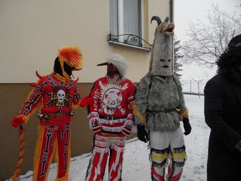 Dioboł, Koza, Żyd i inni, czyli mikołajowe bandy odwiedzały mieszkańców Łąki [ZDJĘCIA + WIDEO]