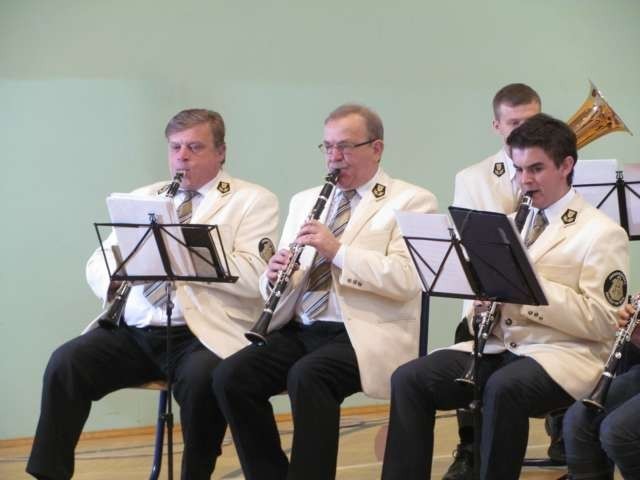 Jasnogórska Orkiestra Dęta dała koncert w Gimnazjum w Żarkach Letnisku