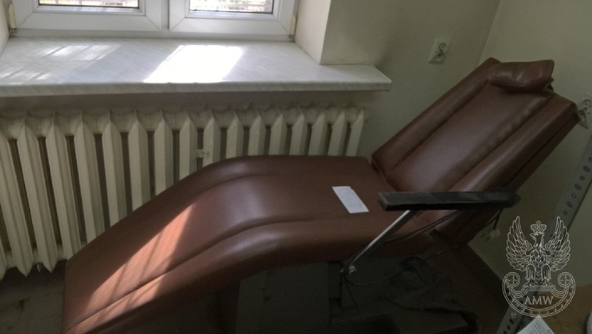 Fotel dentystyczny (w pakiecie m.in. z elektrokardiografem)....