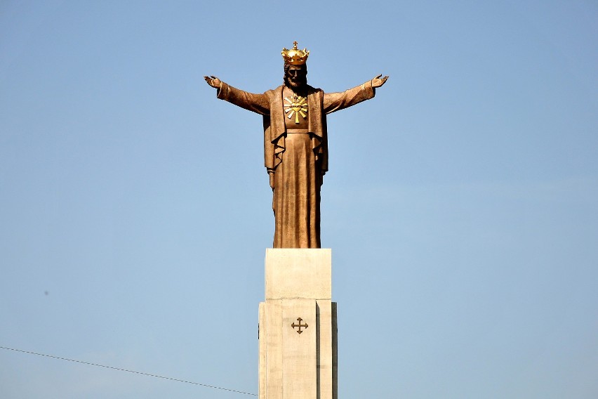 Odlana z brązu figura Chrystusa Króla ma 3,5 metra...