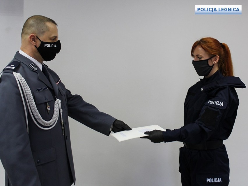 Policja w Legnicy ma pięcioro nowych policjantów. Zanim rozpoczną służbę muszą przejść jeszcze szkolenie [ZDJĘCIA]