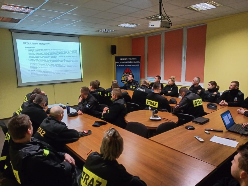 Strażacy - ochotnicy uczestniczyli w szkoleniu ,,Kierujący Działaniem Ratowniczym". Szkolenie przygotował  Ośrodek Szkolenia PSP w Słupsku