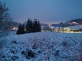 Pierwszy śnieg w Wałbrzychu i powiecie wałbrzyskim, pierwsza radość mieszkańców i pierwsze zimowe kolizje. Nadchodzi mróz! ZDJĘCIA