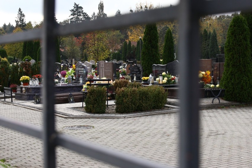 Cmentarz w Opolu-Półwsi, podobnie jak wszystkie inne...