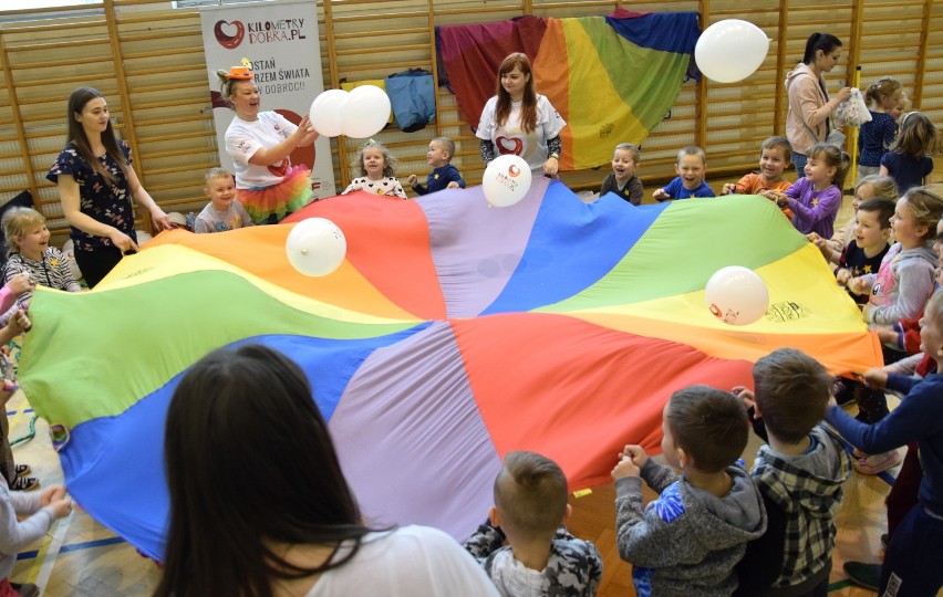 W hali sportowej PWSTE zorganizowano w ramach akcji dzień...